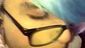 クロスドレッサーがアマチュアシーンで激しい支配に屈服、荒々しいフェラ