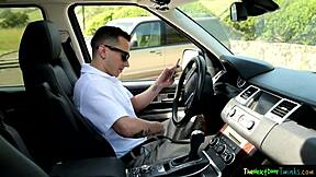 Tatovert amatør kommer hardt fra twink som hamrer!