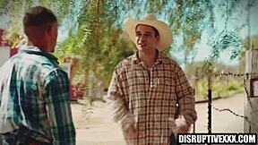 Черни и бели каубои се измъкват за бейрбек анал в лагер за конверсия с Andrew Miller и Jimmy West.