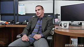 Yaşlı Adam ve Dede Sıcak Kaykaycı Çocuğu Çıplak Yoga Seks İçin Baştan Çıkarıyor