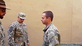 Ей, искаш ли да гледаш цигански военни момчета в див външен тройка?