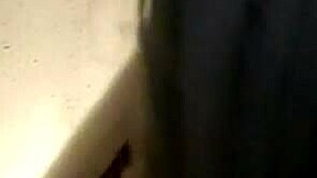 Τρανς ρουφάει τεράστια πούτσα σε ερασιτεχνικό POV