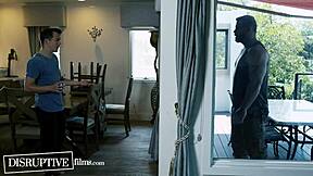 ชายหวาดระแวงในกักตัวโดนเย็ดก้นหนักช่วงโรคระบาด - DisruptiveFilms