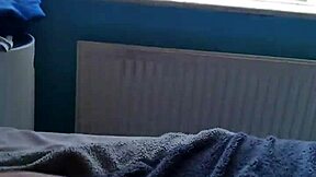 Chubby amatörer utforskar oskuren kuk och intensiv onani till stönande sprut