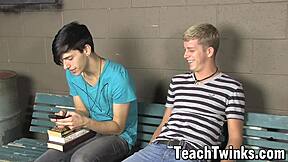 twinkovia kayden daniels a jae landen análne drú tvrdo v triede