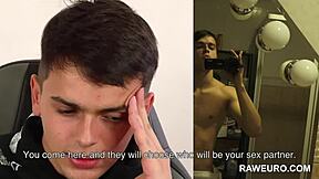 Novi bareback analni partner se saginje u RawEuro