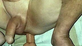 Rider dildo til intens orgasme med amatør legetøj i solo session