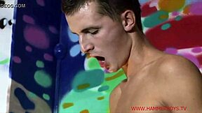 हैमरबॉयज टीवी के बेयरबैक ट्विंक्स के साथ खेलना पसंद है, बहुत गर्म! 😈