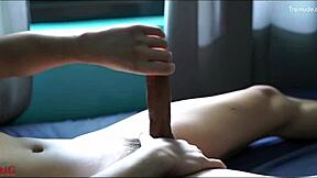 Lihat model gay Asia ini di fitur majalah menakjubkan