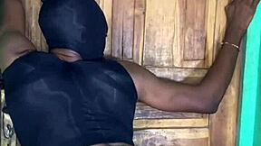 ¡Ey, mira a tipos africanos follando crudo y duro!