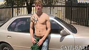 Požrešni homoseksualci v drzni bareback jebanje tekmovanju