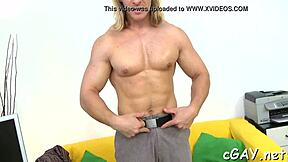 Hunk omosessuale caldo in azione bollente