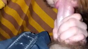 Sug prietenul meu în mașină după o zi lungă și grea!