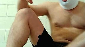 Ugh, twinks maken me zo kwaad, daddy is pissig terwijl hij ze solo ziet rukken... kan niet eens met deze amateurzooi omgaan