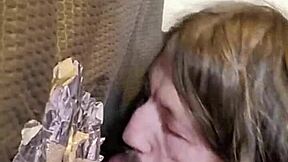 chupando y tragando otra carga en mi spot de gloryhole