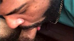 व्यक्तिगत चूसने वाला मुझे जोर से सर्विस कर रहा है अभी!