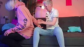 Sıcak Twink Kendi Dölünü Yiyor