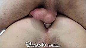 ManRoyale vroči fantje se vrnejo domov za intenzivno hardcore akcijo z velikimi kurci in izlivi