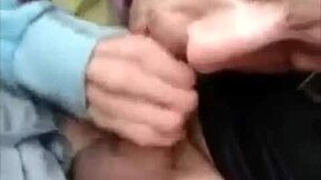 Sväljer het kuk med slappa eftermiddags gags