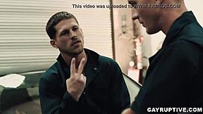 ¿Está Brandon Anderson listo para el anal hardcore de Roman Todd en el trabajo?