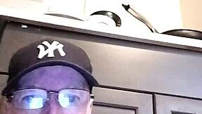 توماس أوديا يلعب دور البطولة في عمل قضيب كبير منفرد