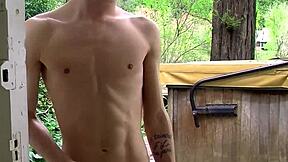 شباب بووشم يشتهون نيكاً شرجياً ساخناً واستمناء كل ليلة. جلساتهم الشديدة تتركني أتوق للمزيد.