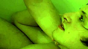 हंग यूरोपियन ट्विंक्स अनकट लंड से शावर में बेयरबैक ब्रेडिंग कर रहे हैं