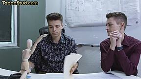 टैबू ट्विंक थ्रीसम रिमिंग, चूसिंग और फेशियल फिनिश के साथ