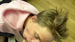 J'ai supplié mon pote 18+ pour une pipe