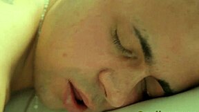 Hé, nézd ezt a vágatlan twinkot bareback után egy forró szopás!