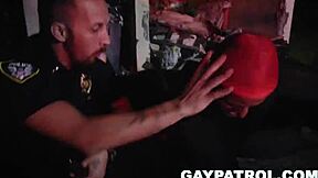 Gay Patrol Homie'yi sert ırklararası aksiyon için yakalar