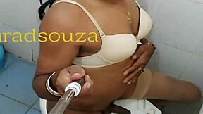 الهندية المتحولة لارا ديسوزا تتحرش في كليب ساخن