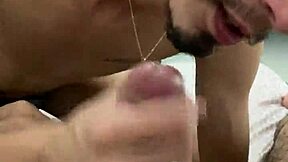 Pozval som kamaráta na bratstvo s veľkými kurcami a zábavou s twinkmi