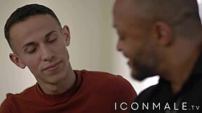 Завареният татко блъска тесния ми задник с огромен черен кур всяка нощ