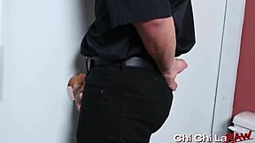 Жадувам да видя хубавеца Марко Лоренцо да чука без презерватив атлетичния чернокож Ей Джей Слоун. Всяко грубо тласване ме подлудява от желание.