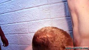 军营伙计们淋浴间集体手淫