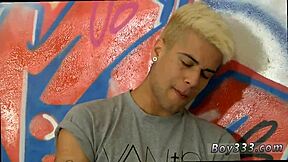 Tineri gay twinks fut fără prezervativ în timp ce un spion de pulă e futut tare