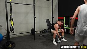 刚看到健身房壮汉出汗后无套猛插