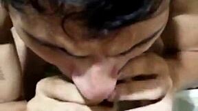 Vágyódtam arra a hatalmas fekete faszra a glory hole-nál