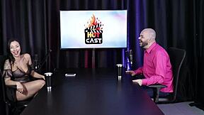 Acción grupal de joven brasileña en rojo transparente Tiv Models