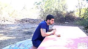 واو، رجل مستقيم يأخذ نقود ليحصل على نيك شرج من منظور شخصي في الحفلة!