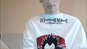 Junge schluckt Sperma aus benutztem Kondom solo