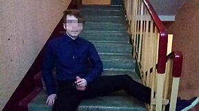 학교 끝나고 계단에서 위험하게 공공 자위해