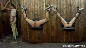 Горячая ночь в гей-клубе с бэребек-действием