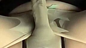 Hej, chceš vidieť masturbáciu v pančuchách v horúcej kolekcii?