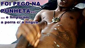 Fångade mig komma under solo handjob och slickade rent