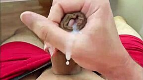 Искаш ли да смучеш пениса ми? Сладък бразилец соло в домашно действие