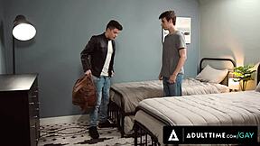 Hung jock Drake Von ødelægger twink Adam Awbride’s røv