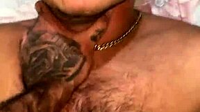 Каубой фермер ме заведе в градския си апартамент и ме проблесна здраво