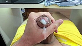 hej, vill du se min sexiga drypande kuk, söta grann-twink?